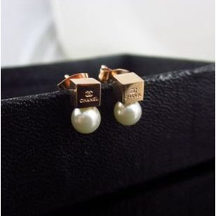 Rose Gold Cube with Pearls Earrings