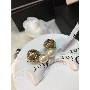 Pearl cut-out ball earrings