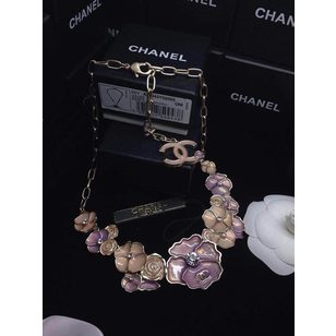 Spring flower pearl necklace