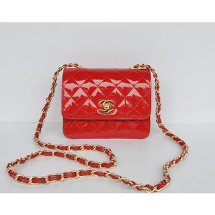 Red Patent Leather Turn Lock Chain Shoulder Bag