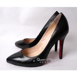 Black Lambskin pointed pump