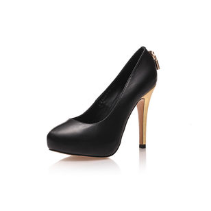 Black leather pump