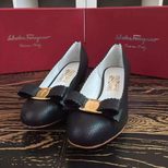 Ferragamo punching imported leather VARA shoes